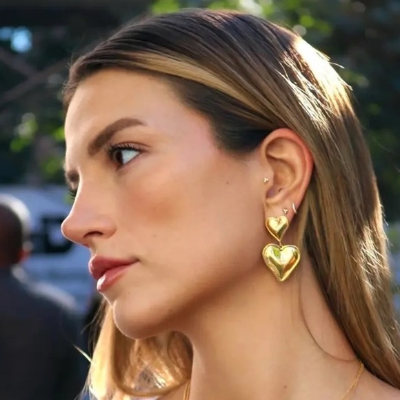 ◾️18k Gold Plated Double Heart Pendant Drop Earrings - Picture 4 of 11